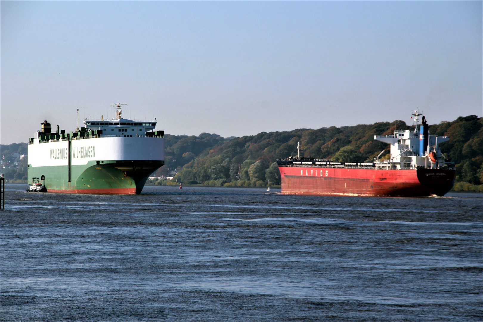 Schiffsbegegnung auf der Elbe