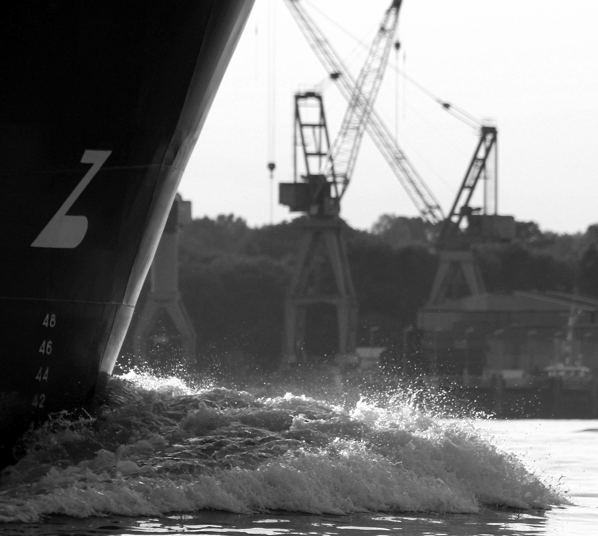 Schiffsbug in der Kieler Förde