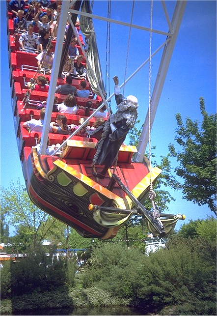 Schiffschaukel in einem Freizeitpark