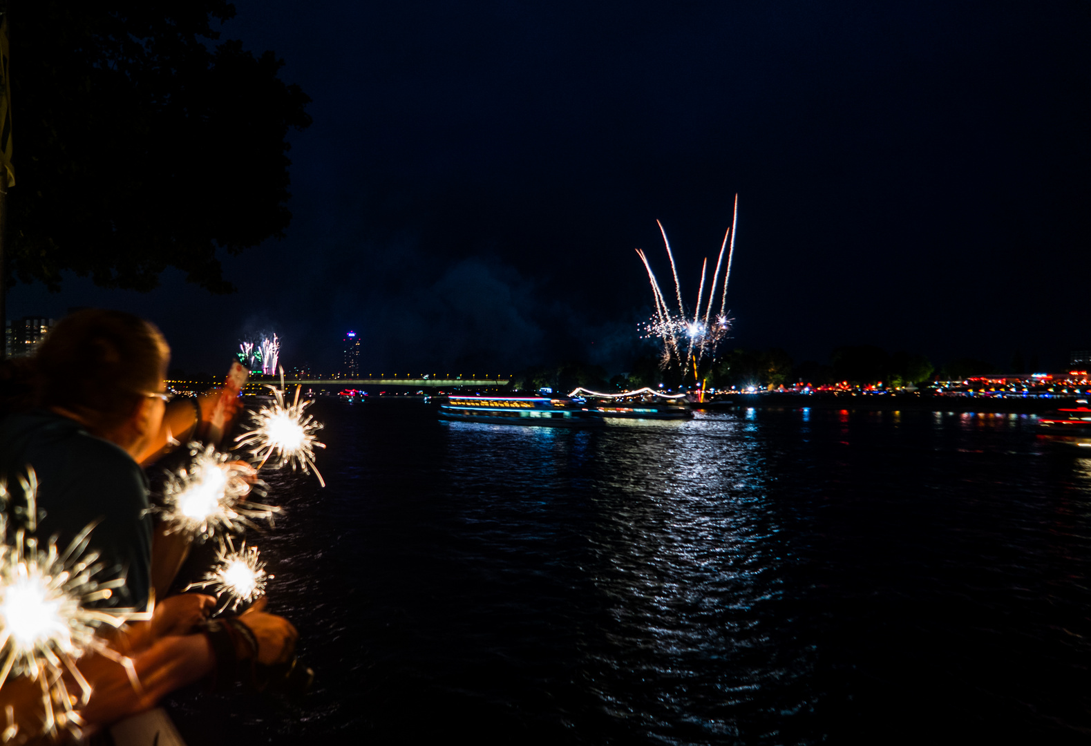 Schiffsfeuerwerk Kölner Lichter