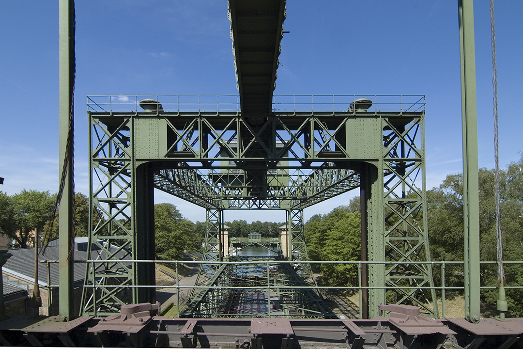 Schiffshebewerk Henrichenburg - Durchblick durch die Anlage