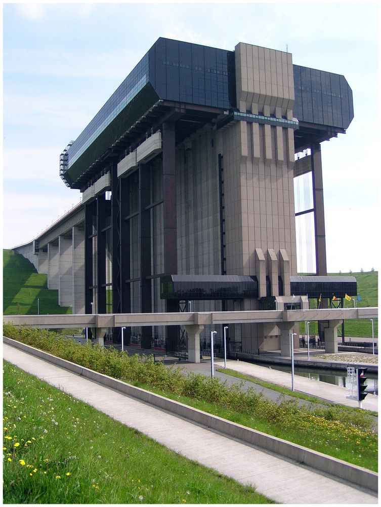 Schiffshebewerk im Canal du Centre 