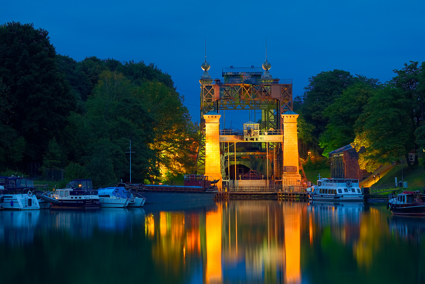 Schiffshebewerk LWL Museum Henrichenburg in der blauen Stunde 