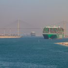 Schiffskonvoi im Suezkanal