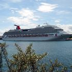 Schiffsneubau Carnival Splendor heute in Warnemünde