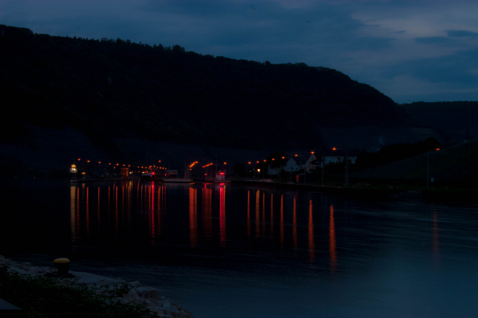 Schiffsschleuse an der Mosel