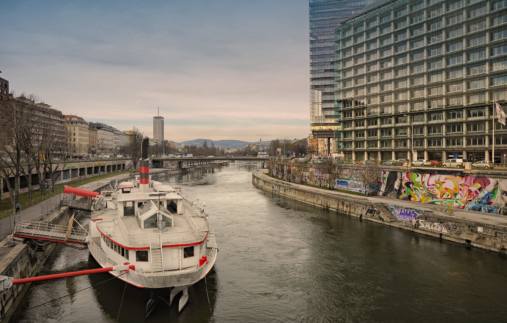 Schiffstation City  Schwedenplatz am Donaukanal  Wien