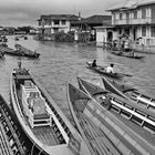 Schiffsverkehr auf den Kanälen am Lake Inle