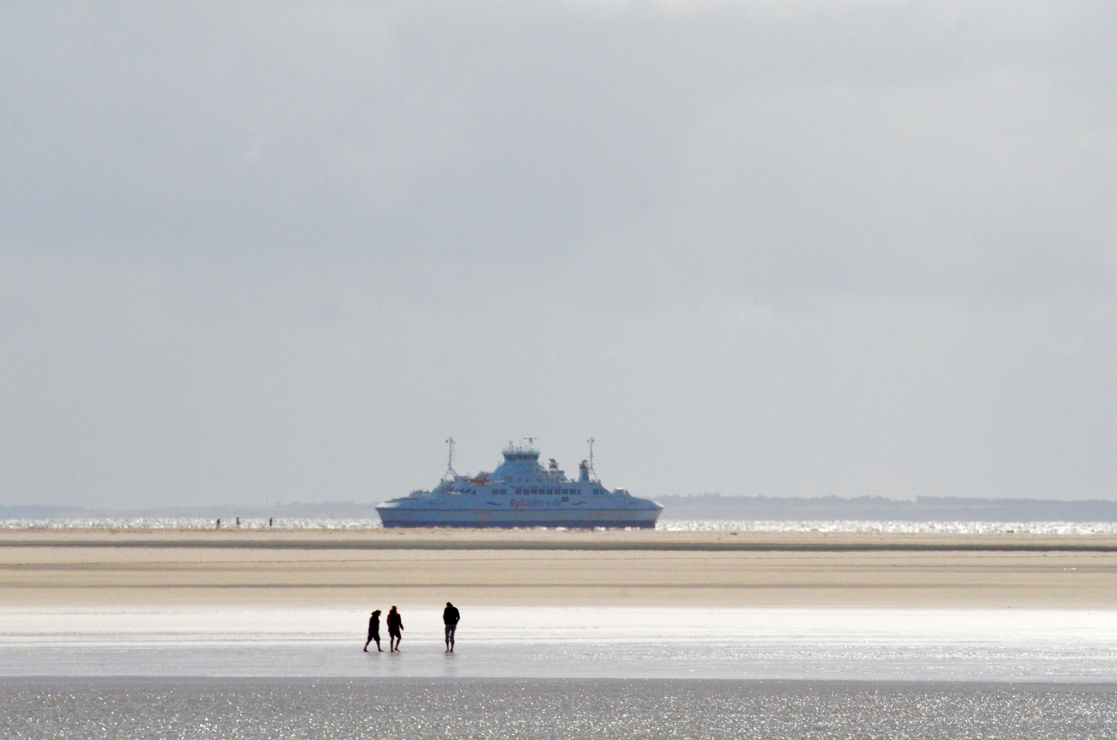 Schiffsverkehr bei Ebbe 