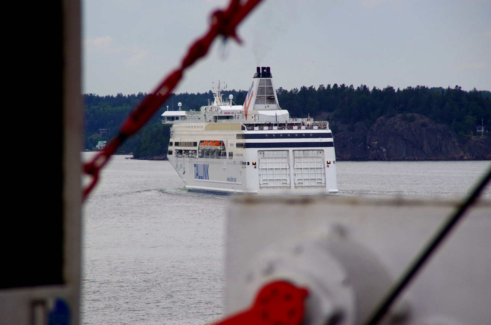 Schiffsverkehr im Schärengarten vor Stockholm