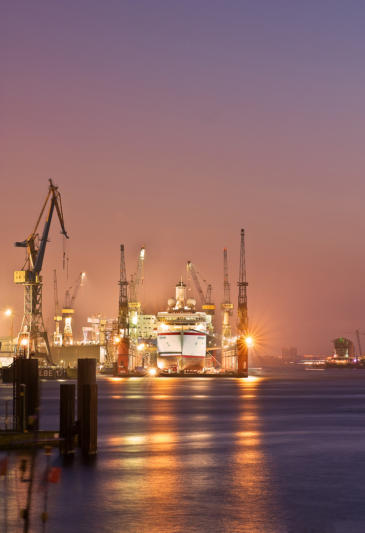 Schiffswerft im Hamburger Hafen