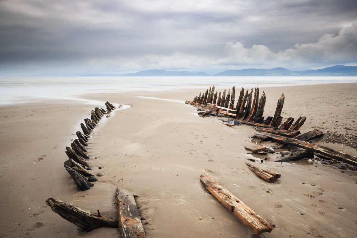 Schiffswrack am Rossbeigh Strand, Irland