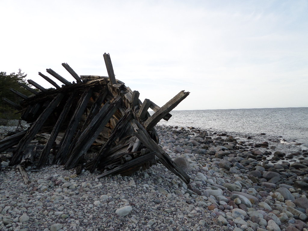 Schiffswrack am Strand von Öland (Schweden)