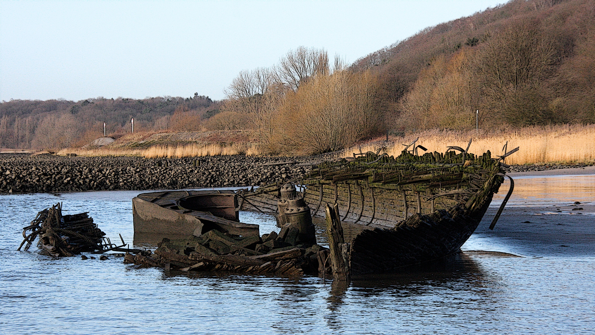 Schiffswrack in Hamburg Blankenese