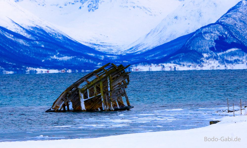 Schiffswrack von Tisnes im Winter