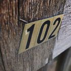 Schild 102