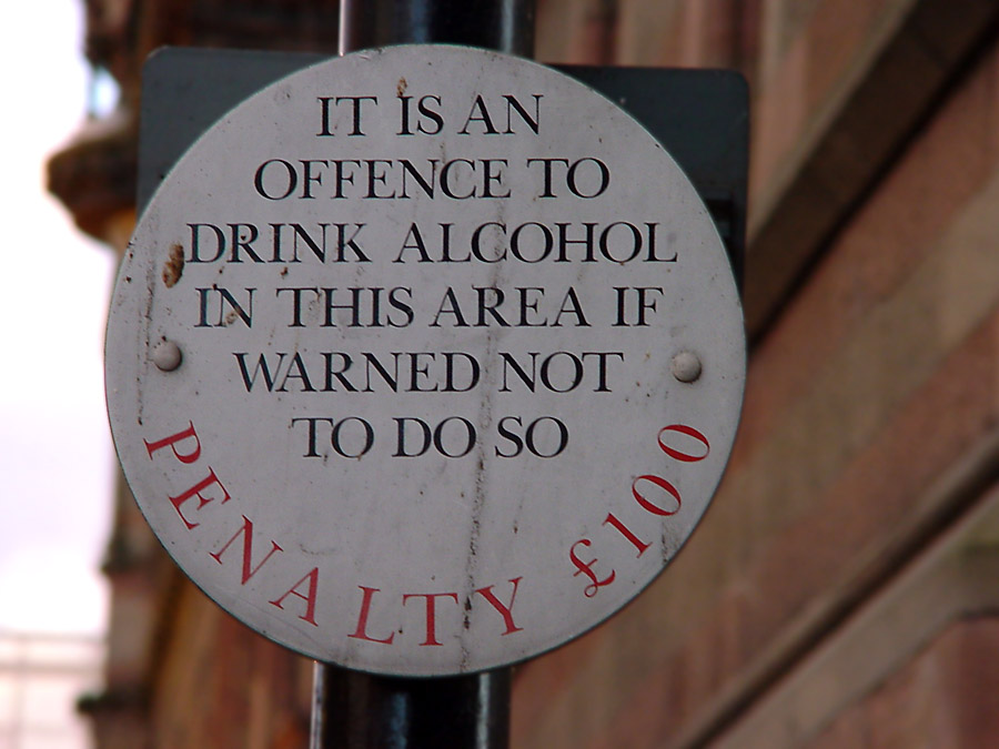 Schild in Chester am Rathausplatz