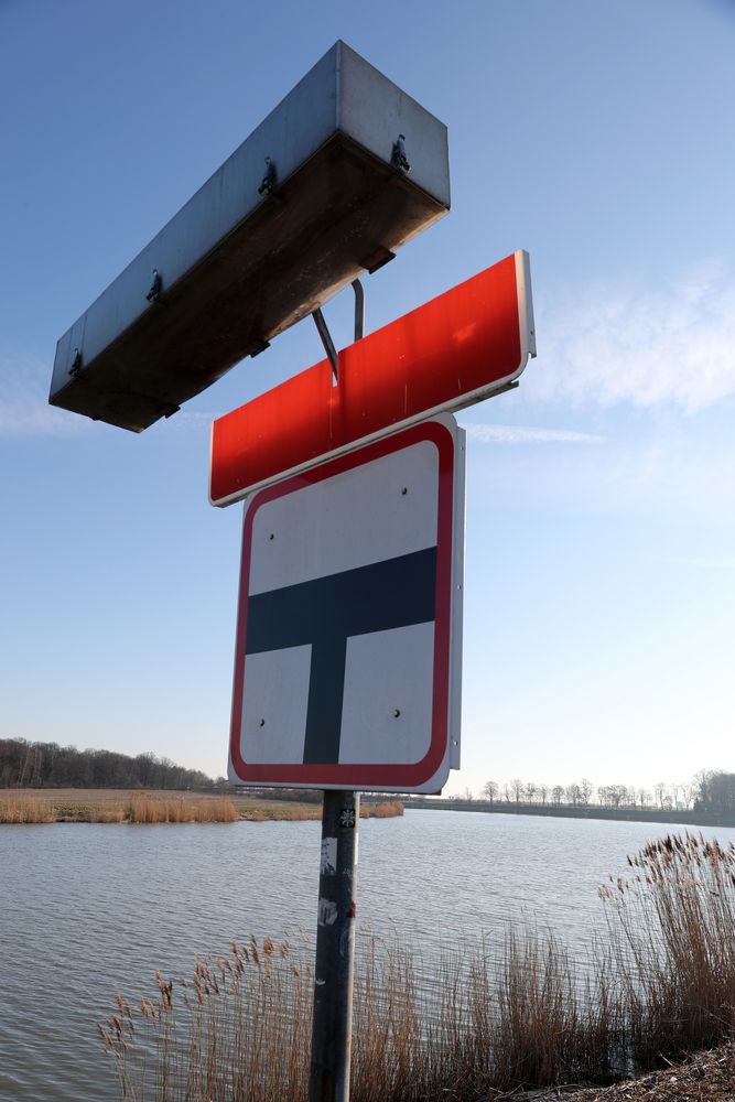 Schild  T-Kreuzung