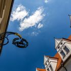 Schild und Wolke