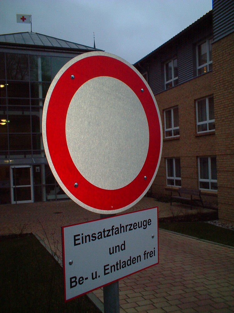 schild vor einem altenheim(...)