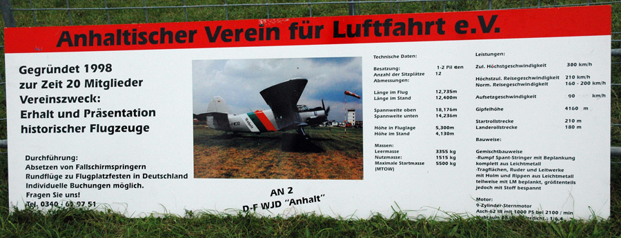 Schild zur Antonov AN-2