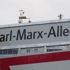 Schillen mit Ball in der Karl-Marx-Allee