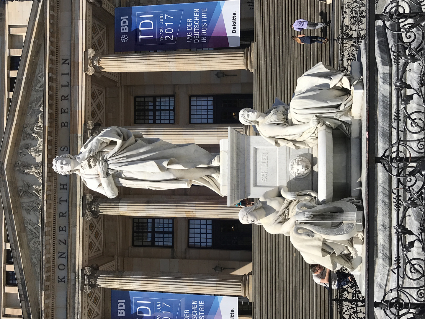 Schiller Denkmal Gendarmen Markt Berlin