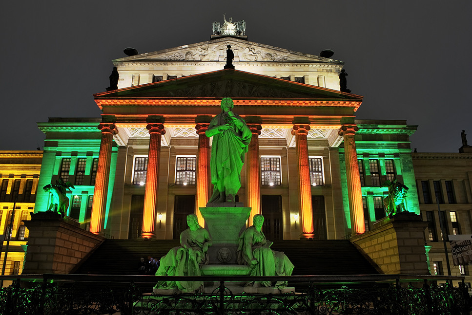 Schiller vorm Konzerthaus