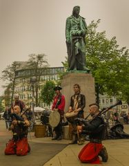 Schiller zu Füßen - Cultus Ferox/Goethestraße/Hannover