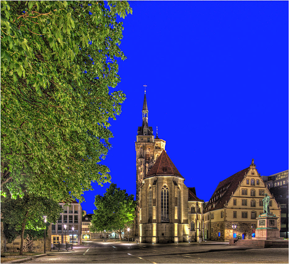 Schillerplatz mit Stiftskirche