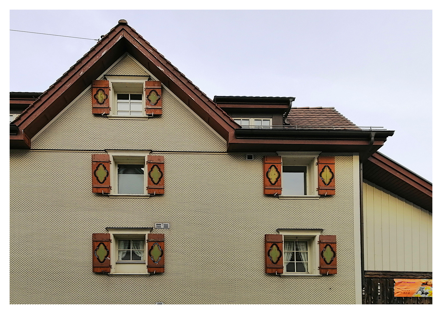 Schindelschirm und Holzläden