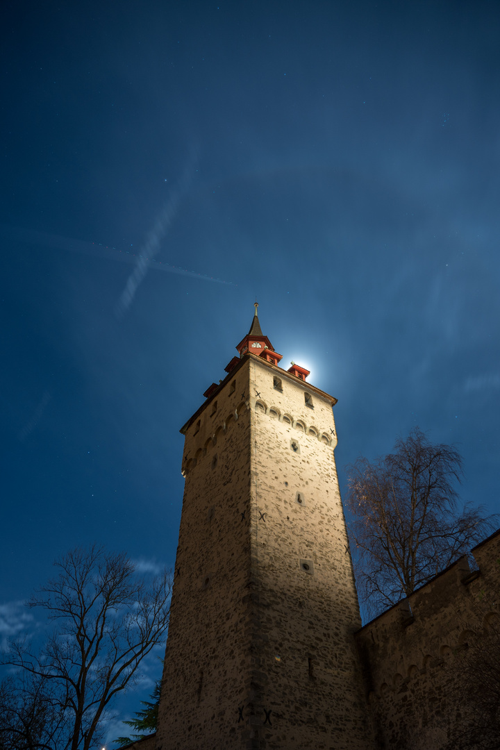 Schirmerturm bei Vollmond 