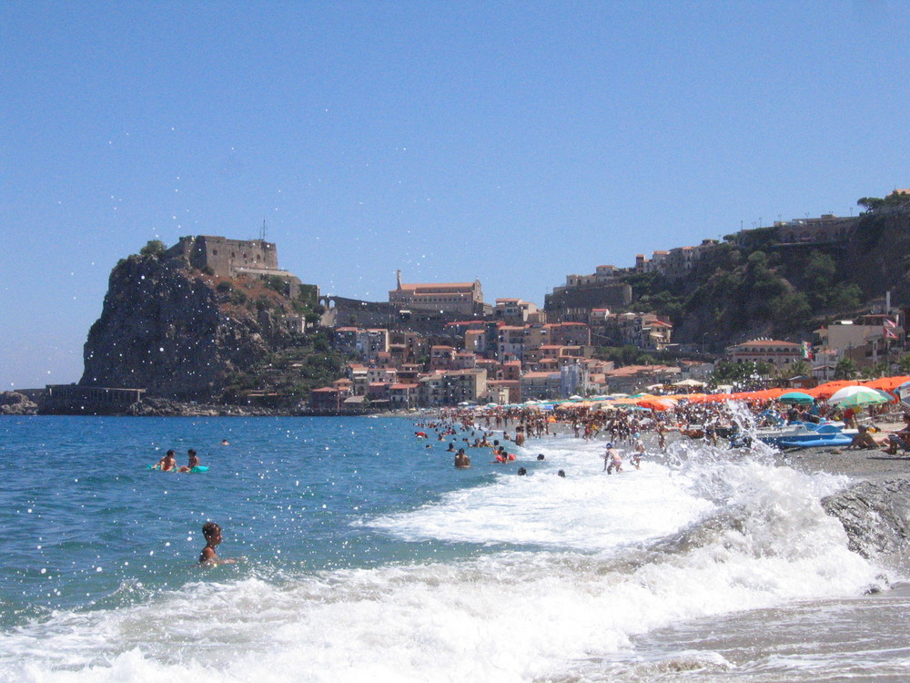 Schiume d' onda a Scilla