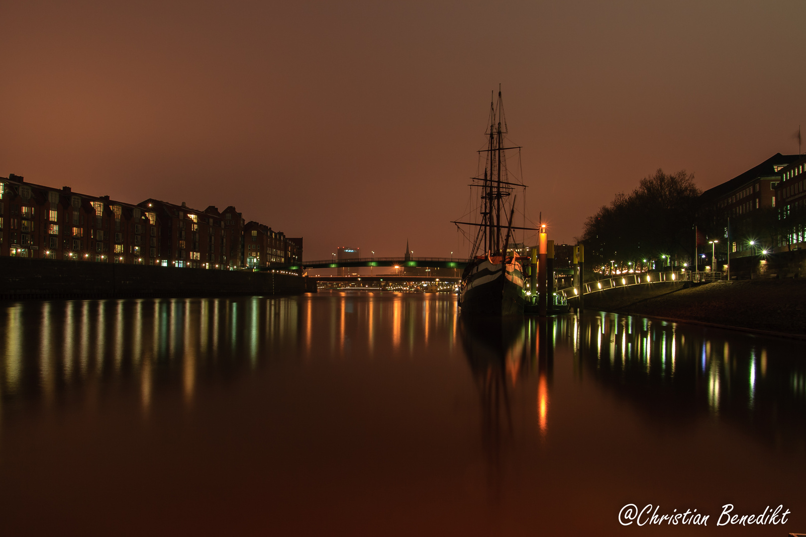 Schlacht und Weser bei Nacht