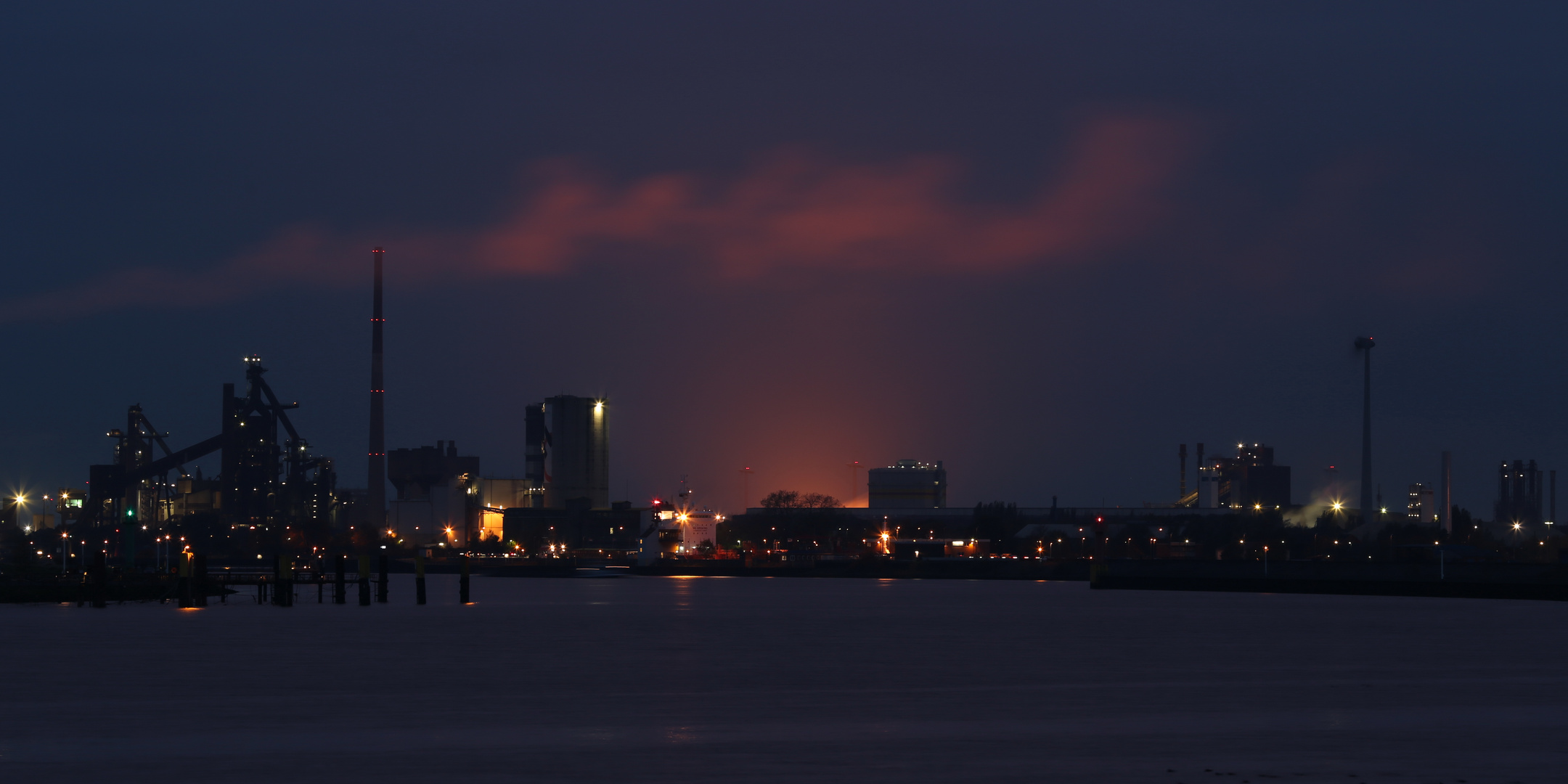 Schlackekippen in der Abenddämmerung