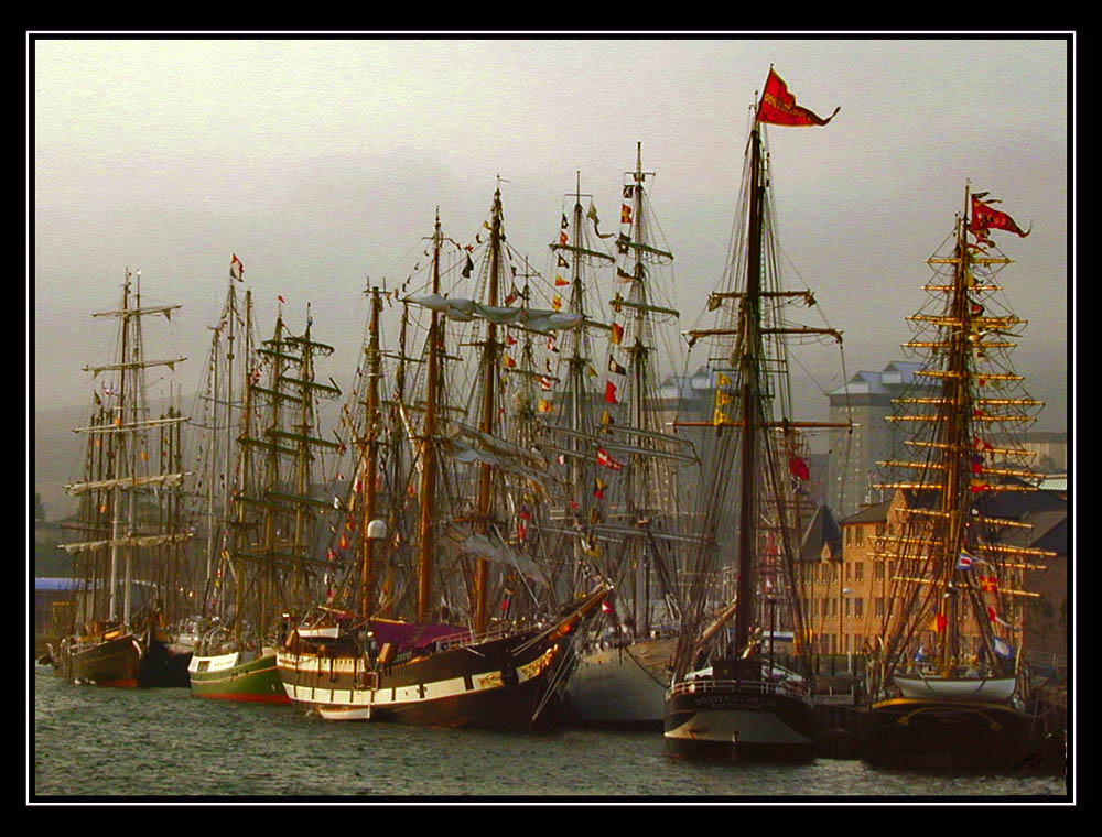 Schlafende Riesensegler | Tall Ships Resting