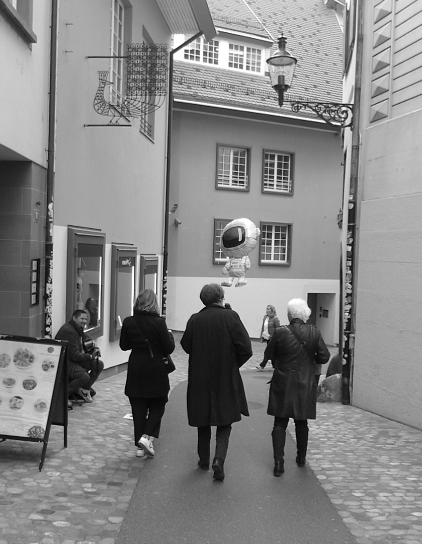 Schlagzeile:  "Sie sind gelandet,sie sind jetzt hier" ?