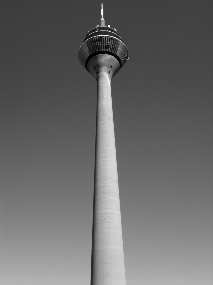 Schlanker Rheinturm