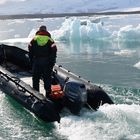 Schlauchboot auf dem Jökulsárlón