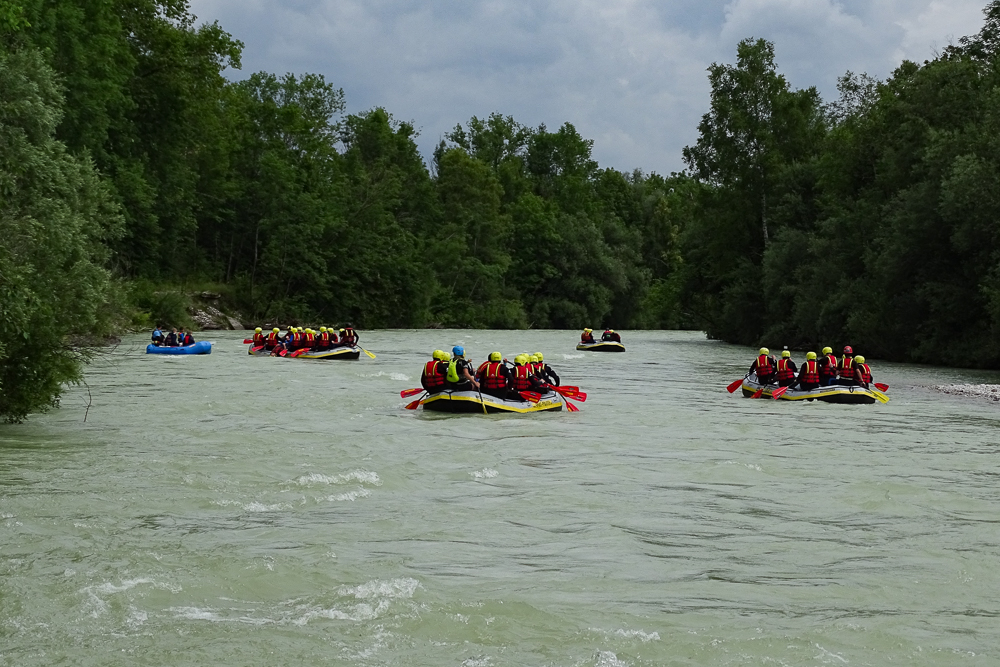 Schlauchbootstau auf der Isar