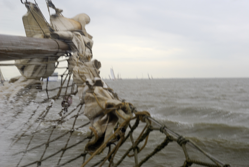 Schlecht Wetter und mit dem Plattboot auf dem holländischen Wattenmeer