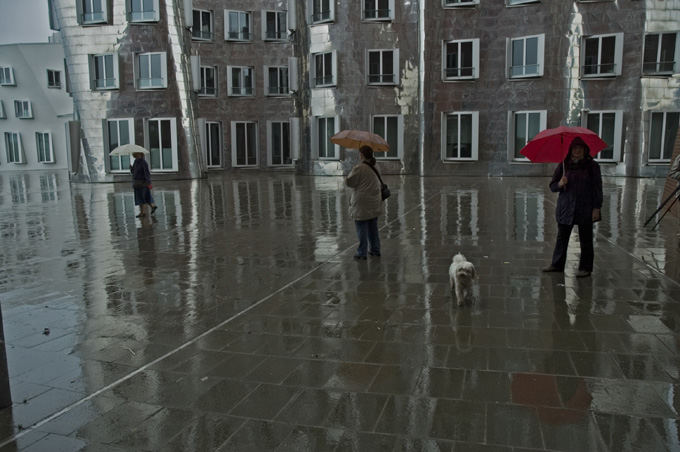 schlechtes Wetter am Düsseldorfer Hafen