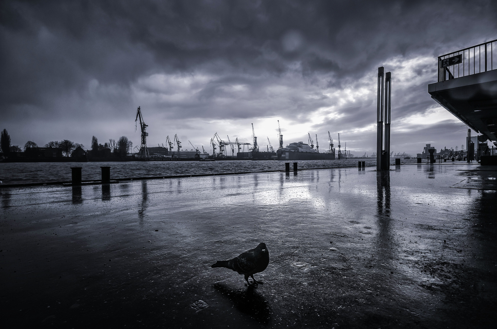 Schlechtwetterfront über Hamburg