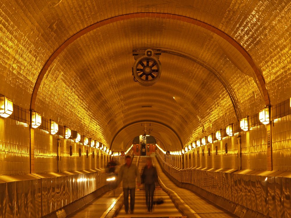 schlendern im alten Elbtunnel