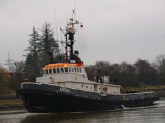 Schlepper ARGUS in Aktion. Auf dem Nord-Ostsee-Kanal.