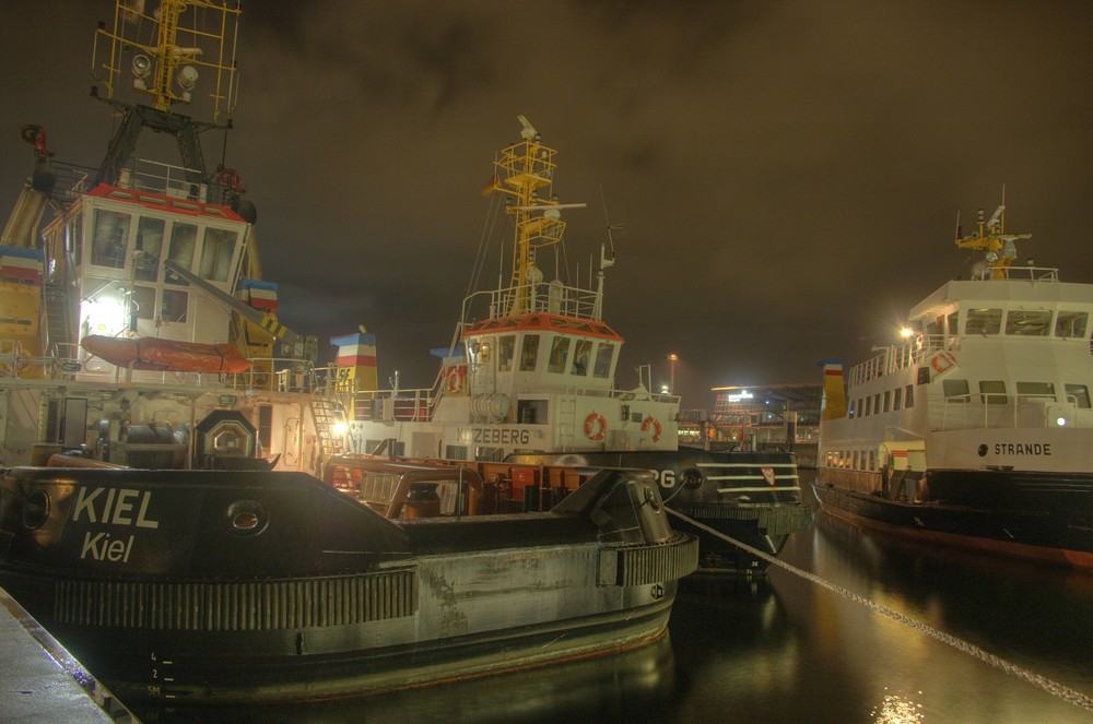 Schlepper bei Nacht