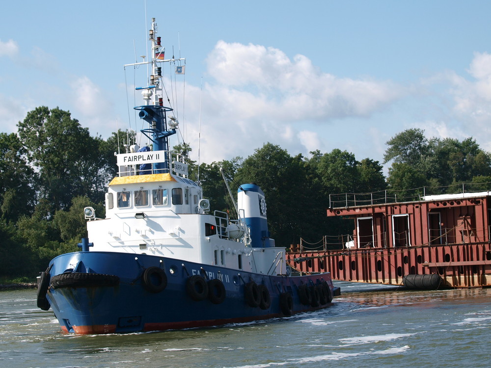 Schlepper FAIRPLAY II auf dem Nord-Ostsee-Kanal