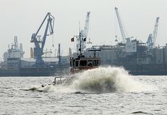 Schlepper im Hamburger Hafen