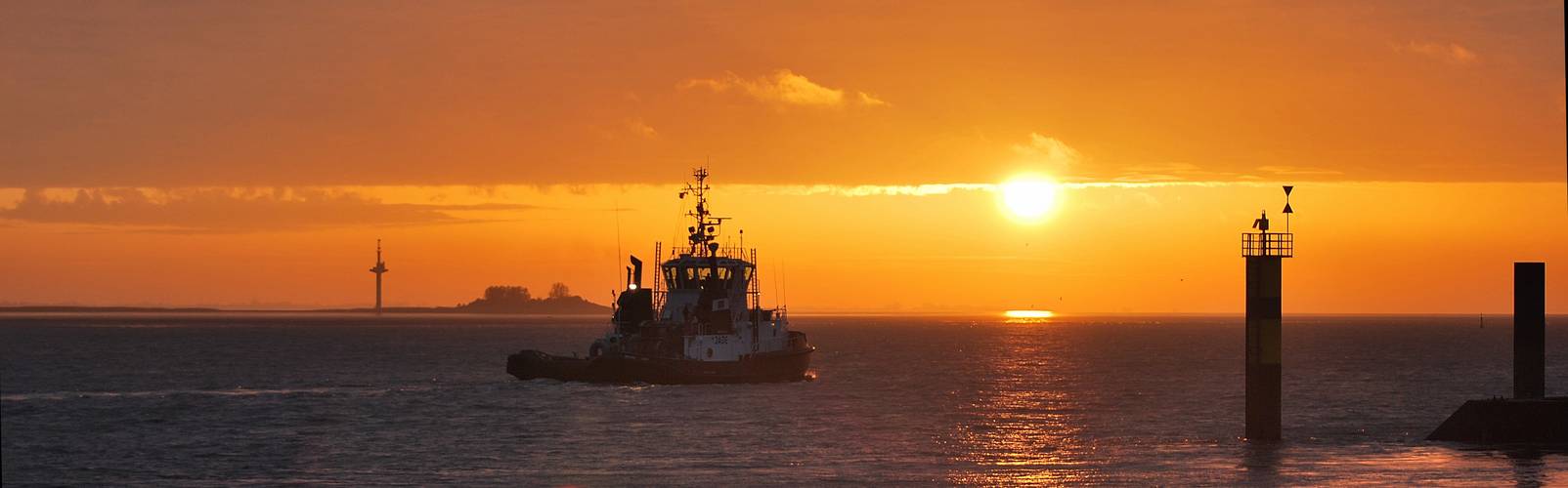 Schlepper Jade beim Abendeinsatz vor Bremerhaven