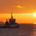 Schlepper Jade beim Abendeinsatz vor Bremerhaven